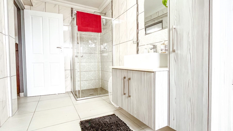 To Let 1 Bedroom Property for Rent in Dana Bay Western Cape